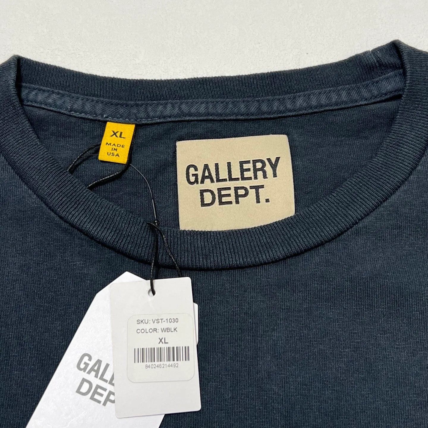 GALLERY DEPT. SOUVENIR TEE/WASHED BLACK Blue English LOGO short-sleeved Hollywood limited English TEE Washed black S-XL Assute garments dyed Re-washed and distressed Cylindrical fabric without side seams Non-open version Original development Complete accessories/matching Details in place